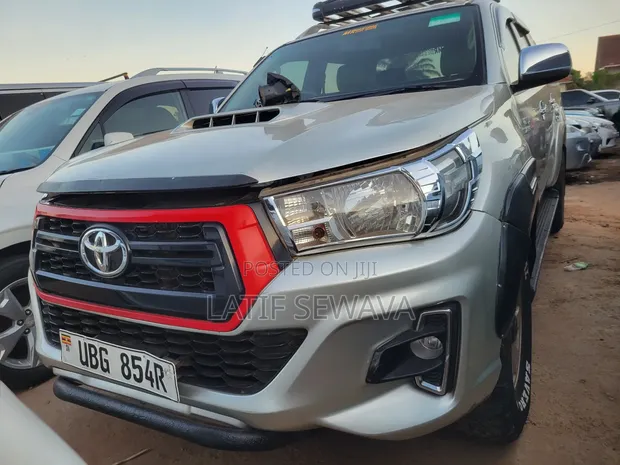Toyota Hilux 3.0 D-4D 4x4 2012 Silver - 1