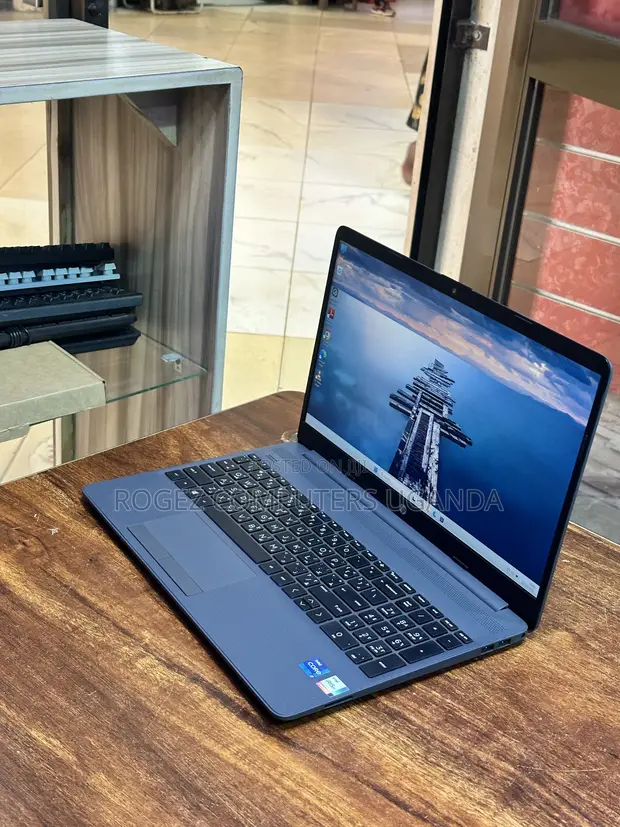 HP 15-dw0037wm Laptop: Core i7, 8GB RAM, 256GB SSD - 1