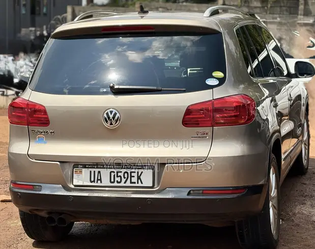 Volkswagen Tiguan 2.0 S 4Motion 2012 Gold - 1