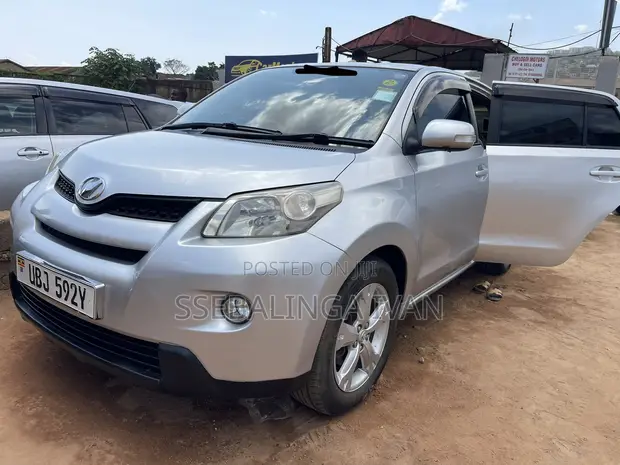 Toyota IST 2008 Silver - 1