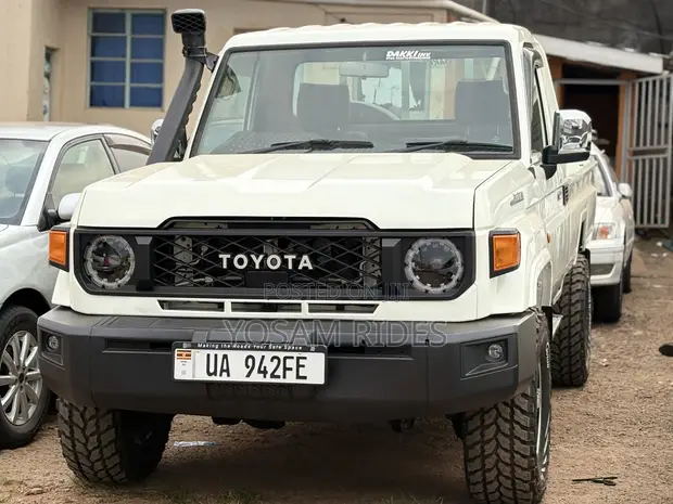Toyota Land Cruiser 79 Series 2015 White - 1