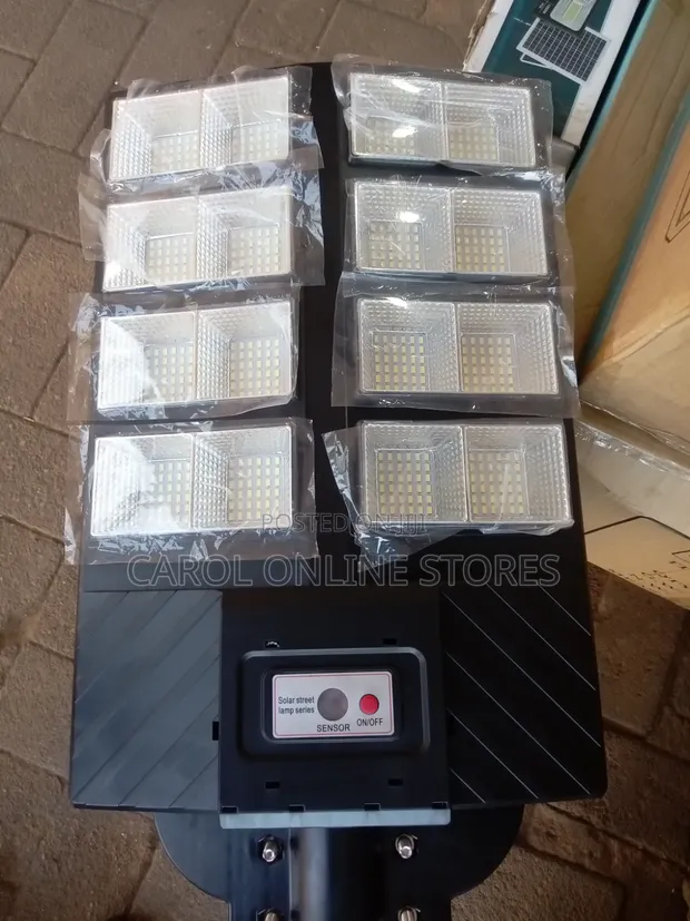 Brand New 600W Solar Street Light with Remote - 1