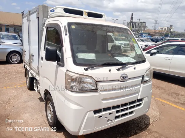 Daihatsu Hijet Refrigerator Truck (2014) - 1