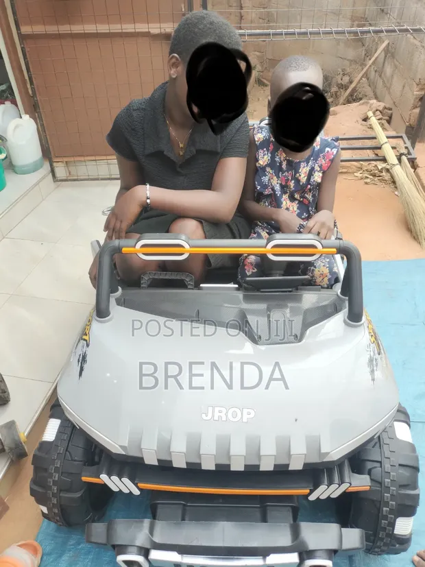 Rechargeable 4x4 Kids Sports Car with Remote - 1