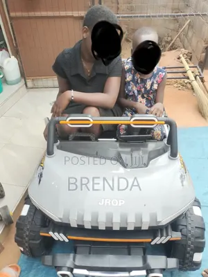 Rechargeable 4x4 Kids Sports Car with Remote
