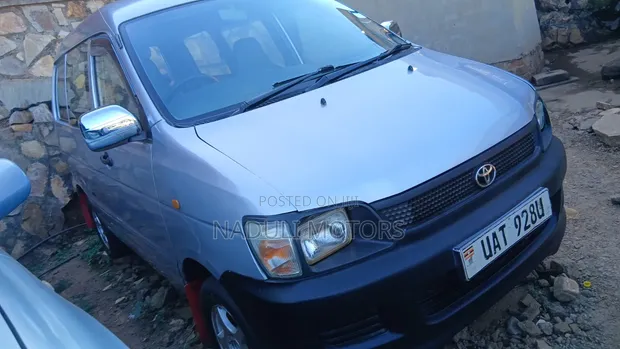 Toyota Noah 2002 Silver - 1