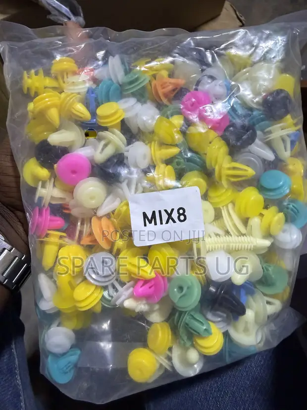 200pcs Retainer/Fastener Clips for Car Headlights, Body Kits & Accessories - 1