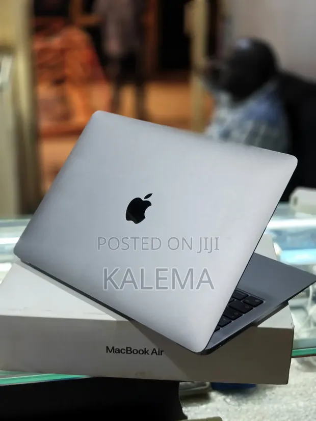Apple MacBook Air 2020 M1 8GB RAM 256GB SSD - 1