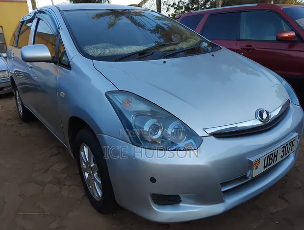 Toyota Wish 2006 Silver - 1