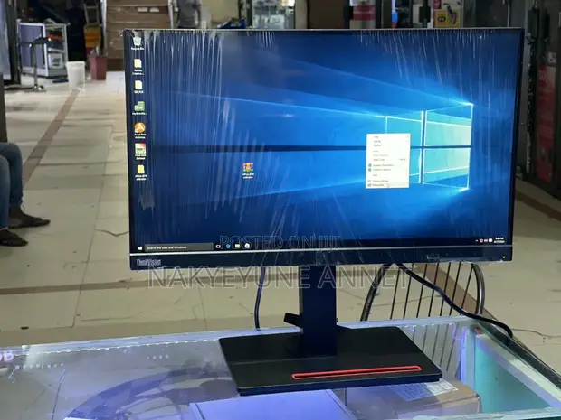 Lenovo All-in-One Desktop Computer - Intel Core i3, 4GB RAM, 500GB HDD - 1