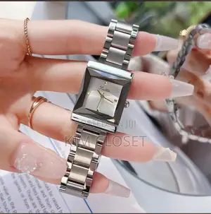 Dovaro Women's Quartz Watch - Brand New
