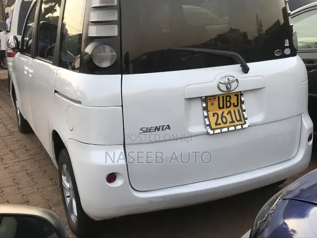 Toyota Sienta 2008 White - 1