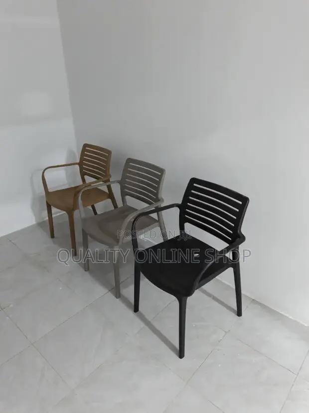 Avenue Plastic Dining Chairs (Set of 4) - 1