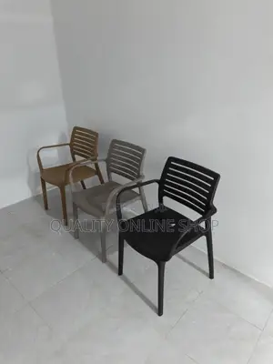 Avenue Plastic Dining Chairs (Set of 4)