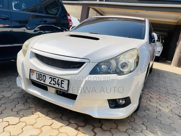 Subaru Legacy 2010 White - 1