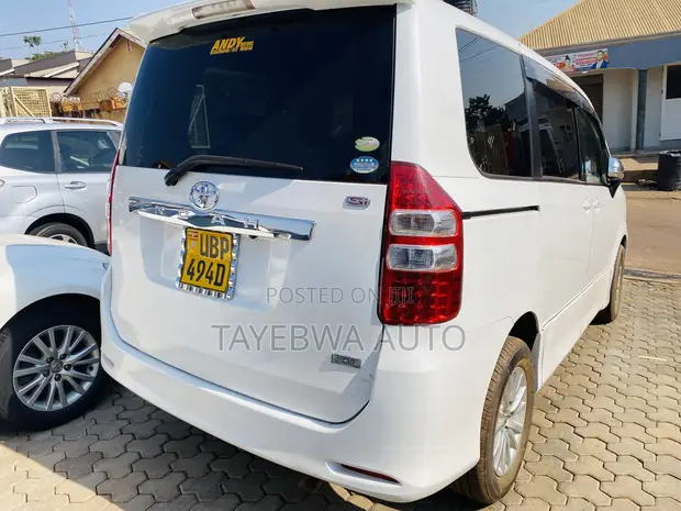 Toyota Noah Si Valve Matic 2011 - 1