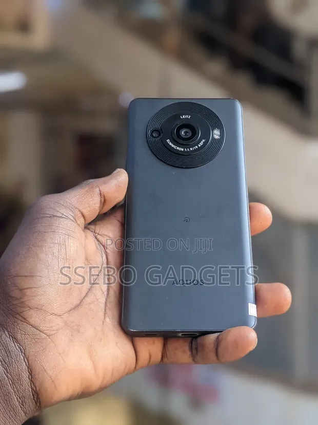 Sharp Aquos R8s Pro 256GB Gray - 1