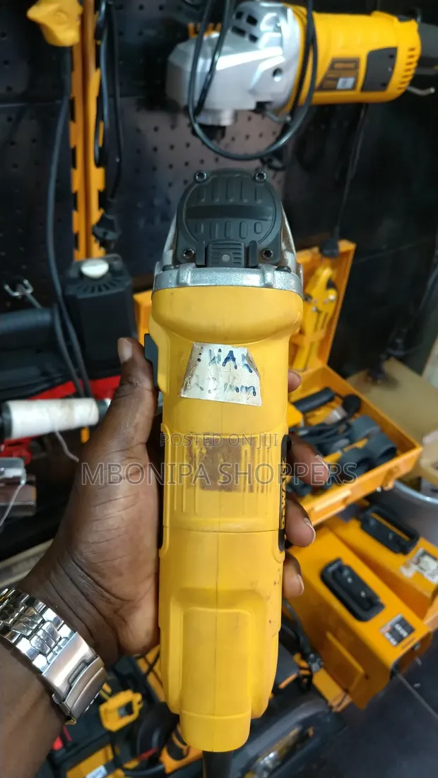 DEWALT 720W 125mm Angle Grinder with Paddle Switch - 1