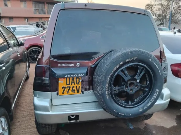 Mitsubishi Pajero IO 2002 - 1