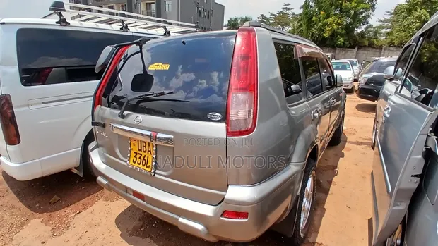 Nissan X-Trail 2005 Silver - 1