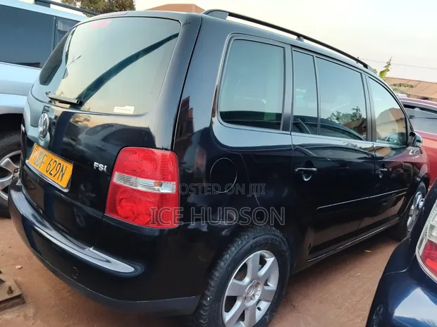 Volkswagen Touran 2008 Black - 1