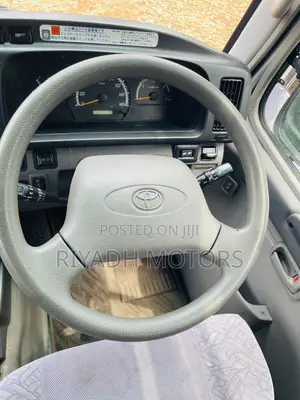 Toyota Coaster 2012 - Silver