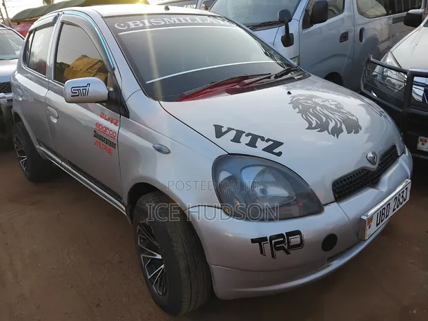 Toyota Vitz 2003 Silver - 1