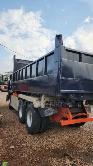 Mitsubishi Fuso Supergrate Dump Truck