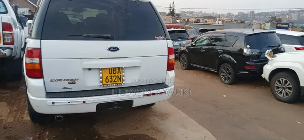 Ford Explorer 2006 White - 1