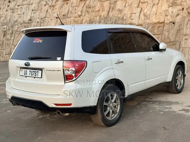 Subaru Forester 2010 White - 1
