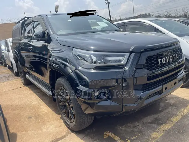 Toyota Hilux 2022 Black - 1