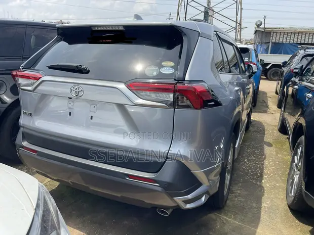 Toyota RAV4 2021 Silver - 1