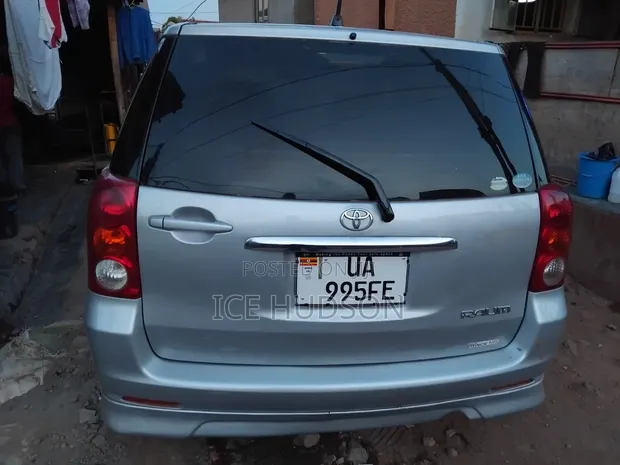Toyota Raum 2006 Silver - 1