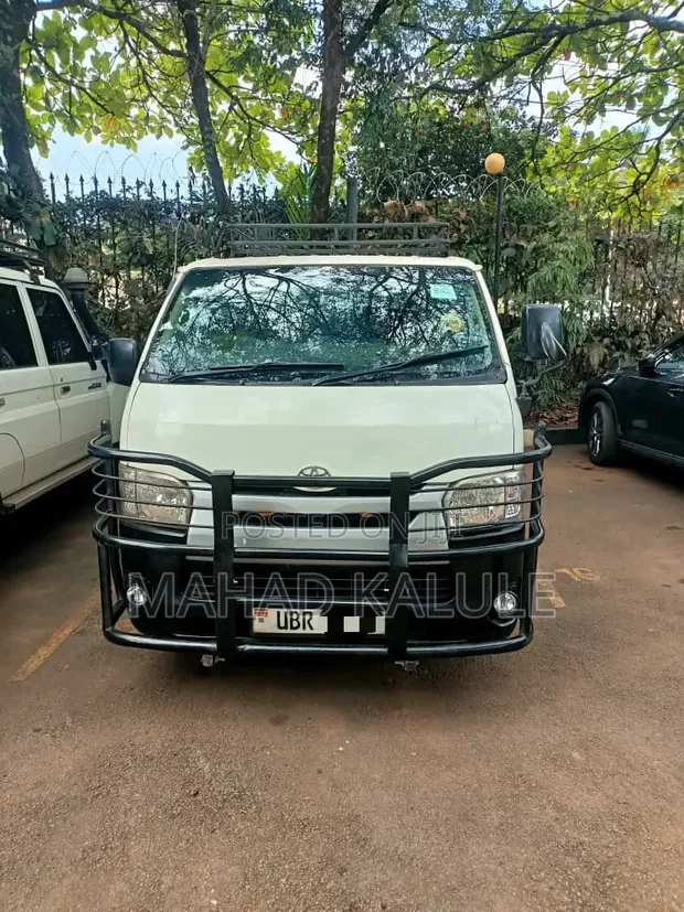 Toyota HiAce 2012 White - 1