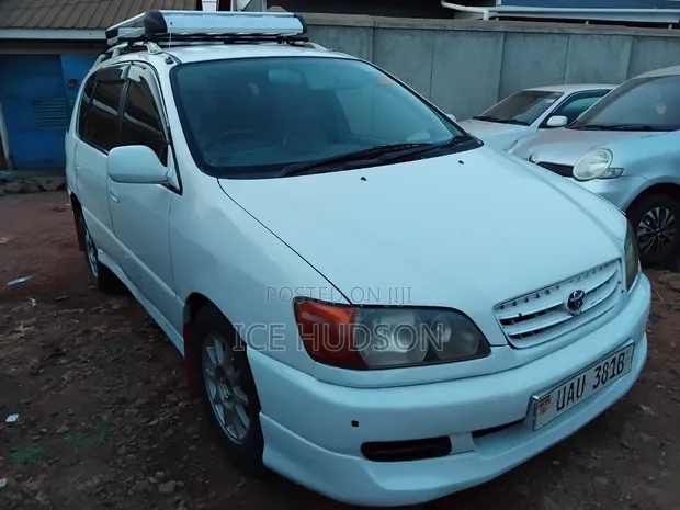 Toyota Ipsum 1999 Beige - 1