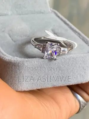 Engagement Ring with Radiant Cut and Baguette Side Stones