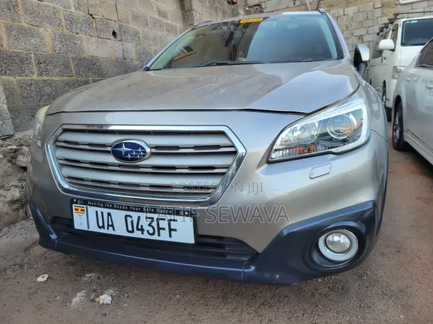Subaru Outback 2015 Silver - 1