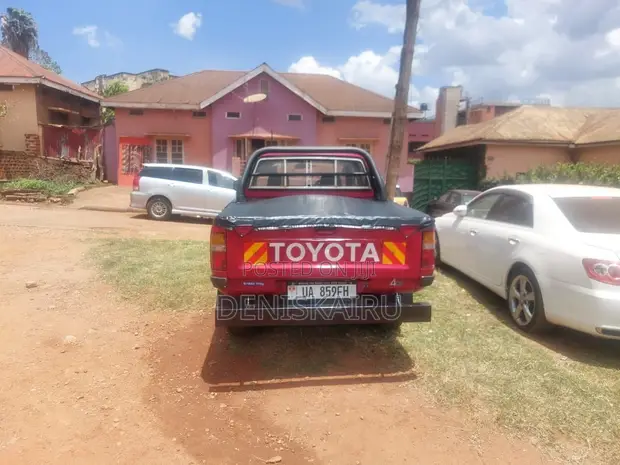 Toyota Hilux 1992 Maroon - 1