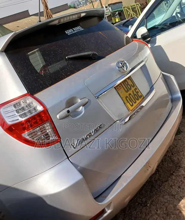 Toyota Vanguard 2008 Silver - 1