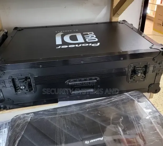 AMP Heavy Duty Flight Case for DJ Controller (XDJ-RX3) - 1