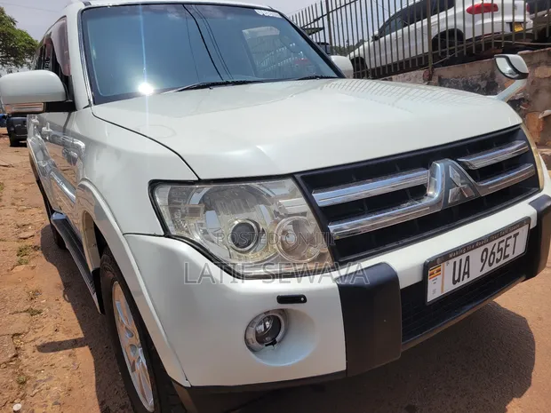 Mitsubishi Pajero 2.5 TD Classic 2008 White - 1