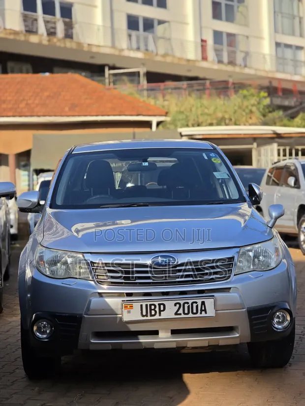 Subaru Forester 2009 Silver - 1