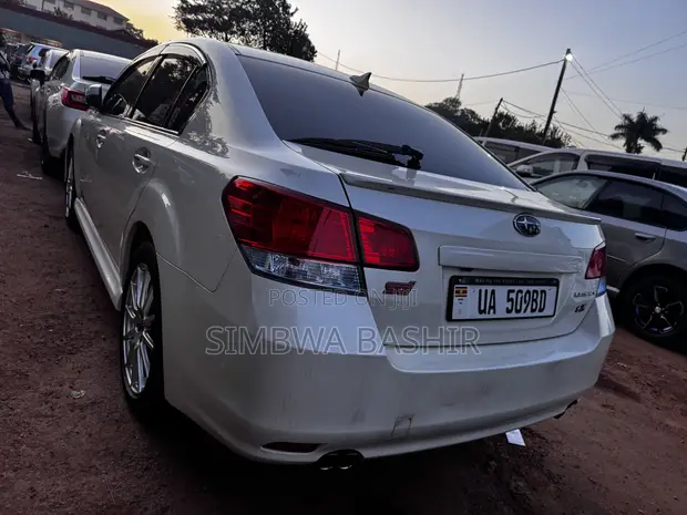Subaru Legacy 2011 White - 1