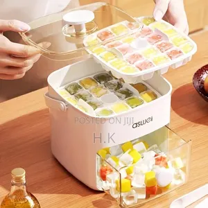 Ice Cube Maker with Tray and Lid - White
