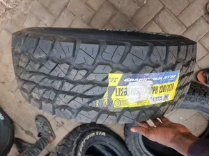 265/65R17 Dunlop GrandTrak Tires (Japan)