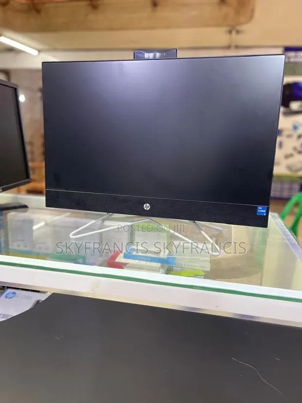 HP 200 G4 All-in-One Desktop Computer - Intel Core i5, 8GB RAM, 256GB SSD - 1