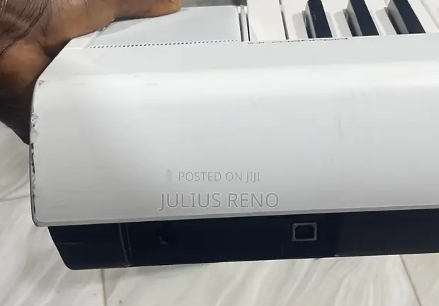 Yamaha NP-12 Digital Piano - 1