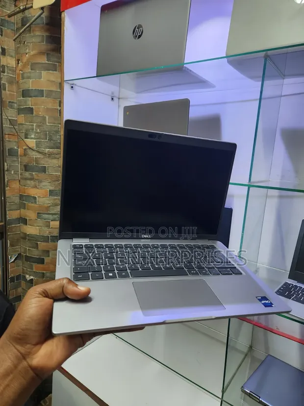 Dell Latitude 14 5404 Laptop - 8GB RAM, 256GB SSD - 1