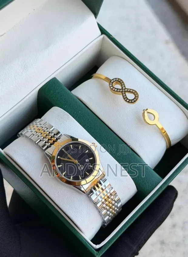 Gucci Women's Watch with Bangle - 1