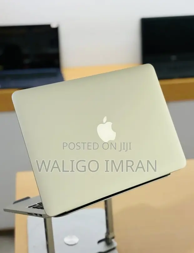 Apple MacBook Pro 2015 13.3" Core i5 8GB RAM 512GB SSD - 1